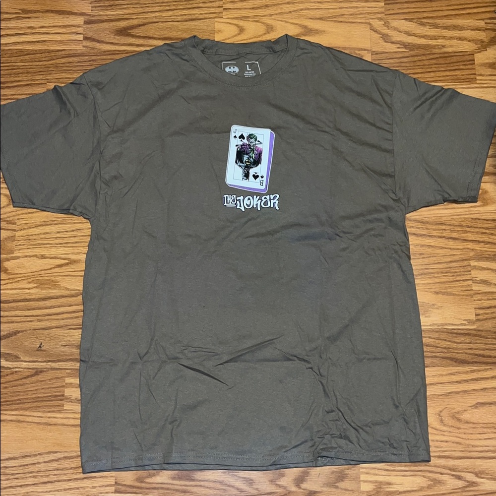 CVLA Batman -The Joker Bombs Away Short Sleeve Large Tee shirt Tan NWOT
